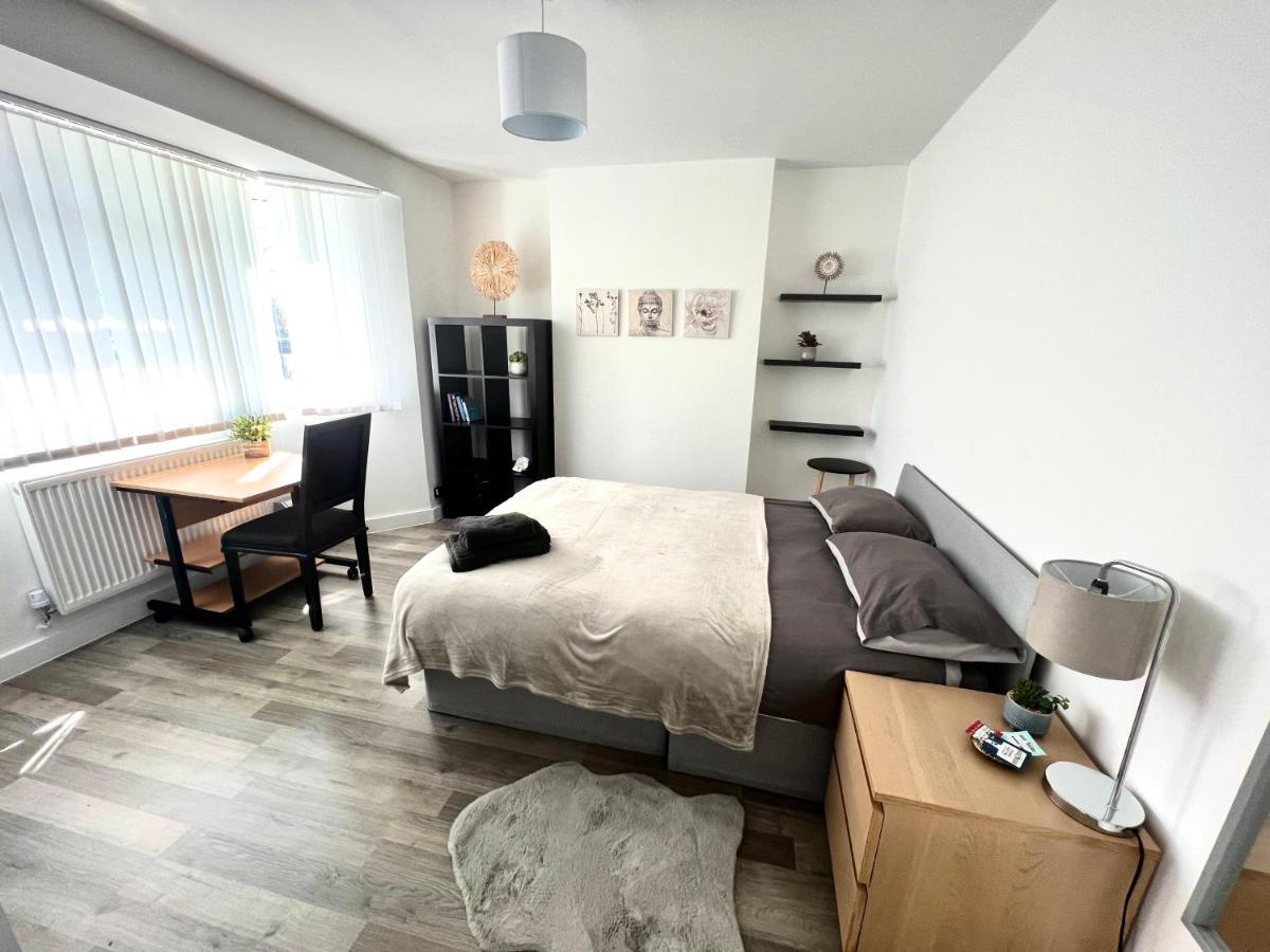 Modern Double Room With Fire Tv Лондон Екстер'єр фото