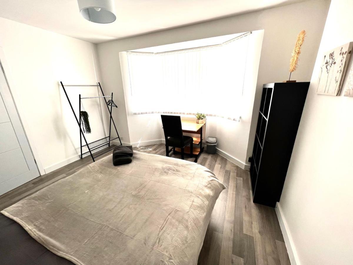 Modern Double Room With Fire Tv Лондон Екстер'єр фото